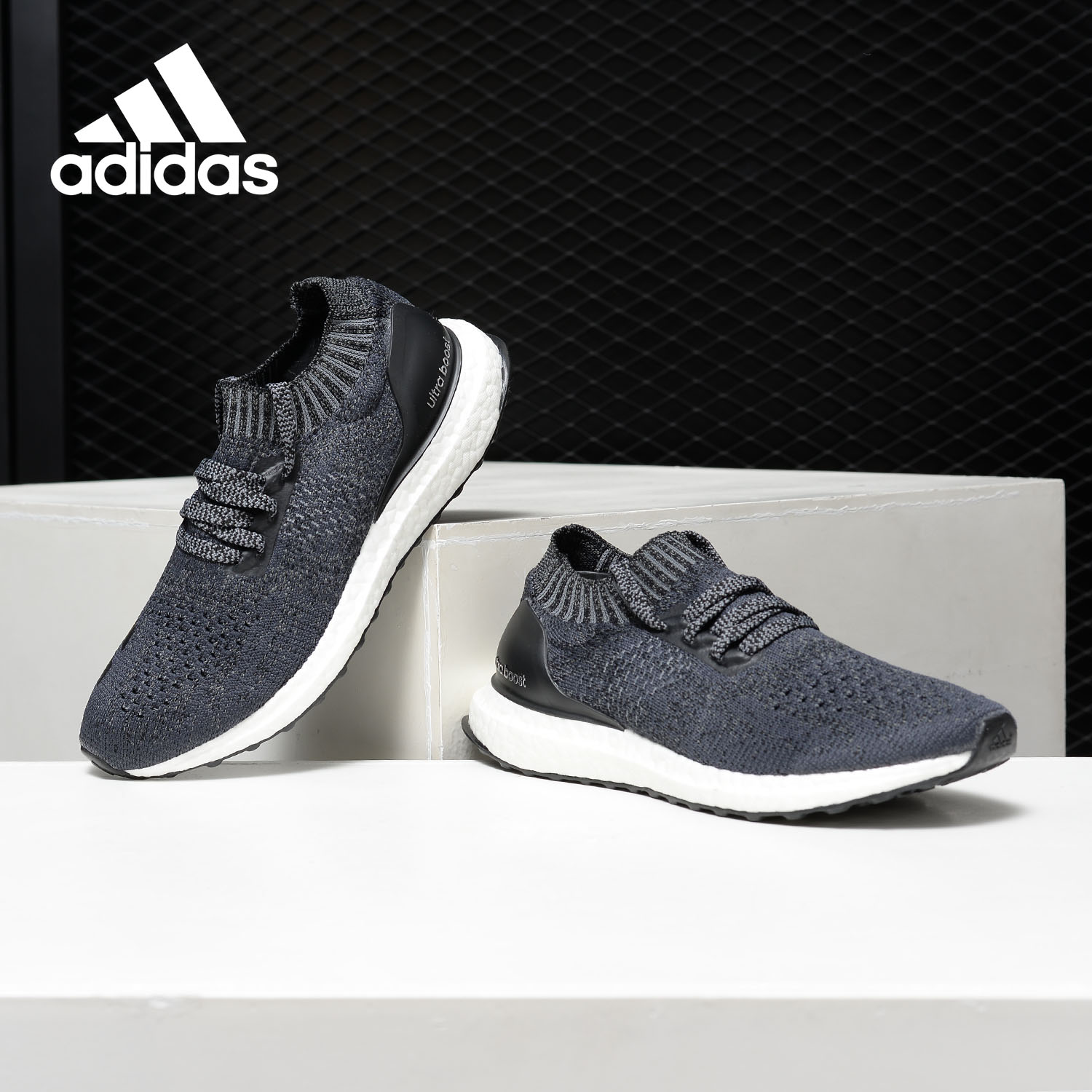 Adidas/阿迪达斯正品新款女子BOOST透气运动跑步鞋 DB1133