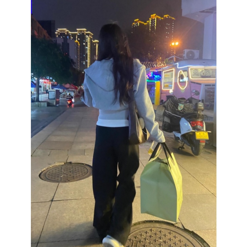 灰色短款卫衣外套女款开春穿搭春秋季内搭连帽正肩收腰修身上衣