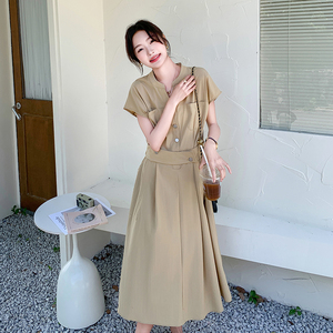 卡其色轻熟气质连衣裙女2025年夏季新款设计感小众收腰显瘦衬衫裙图片