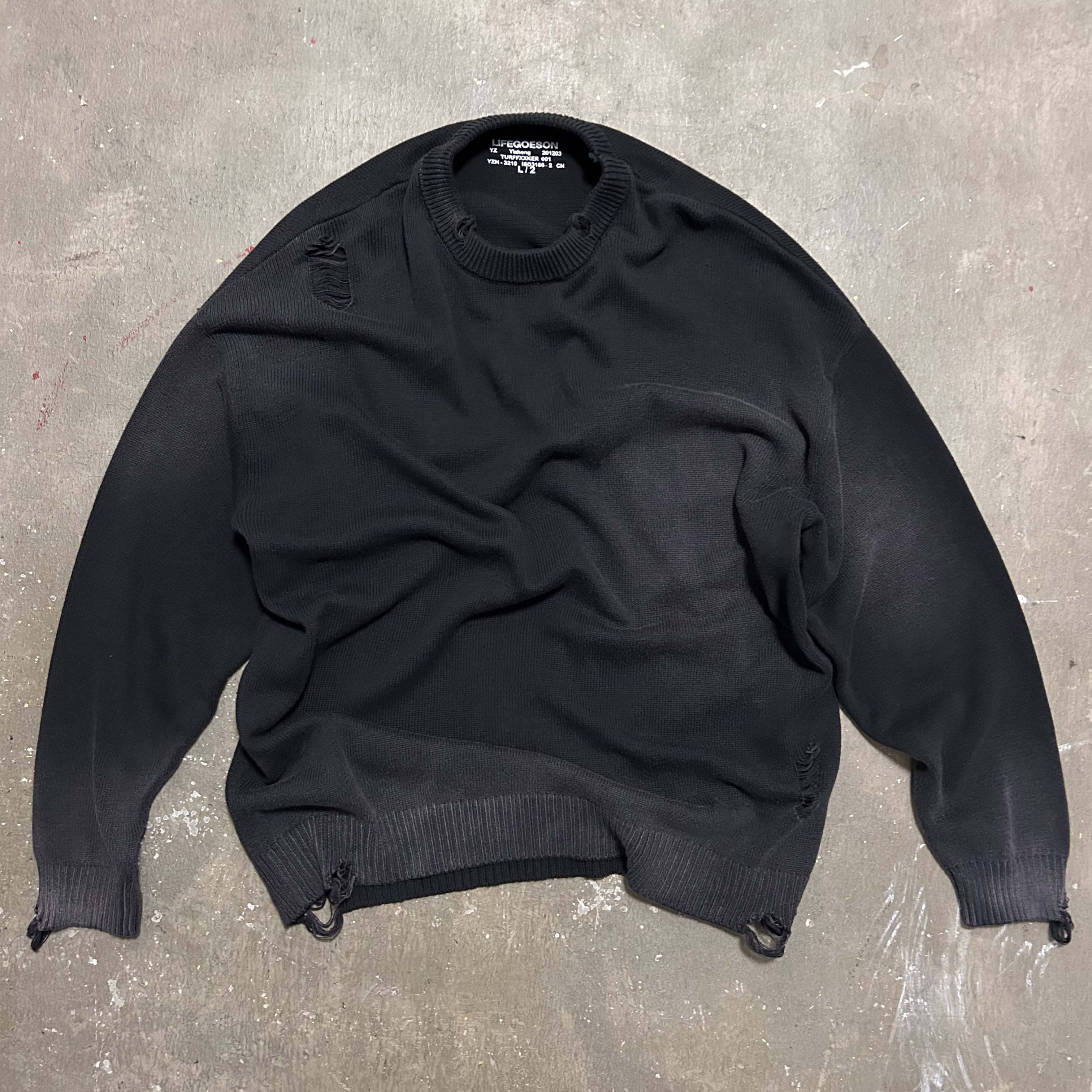 褪色洗水破洞针织毛衣黑色