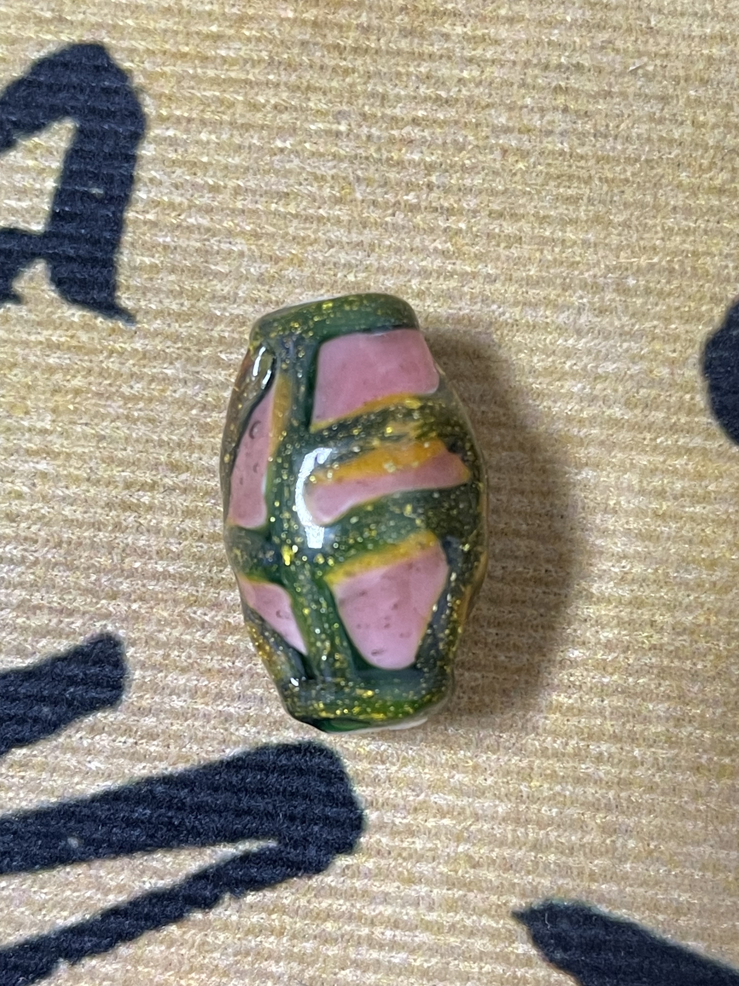 老琉璃粉绿编织纹桶珠