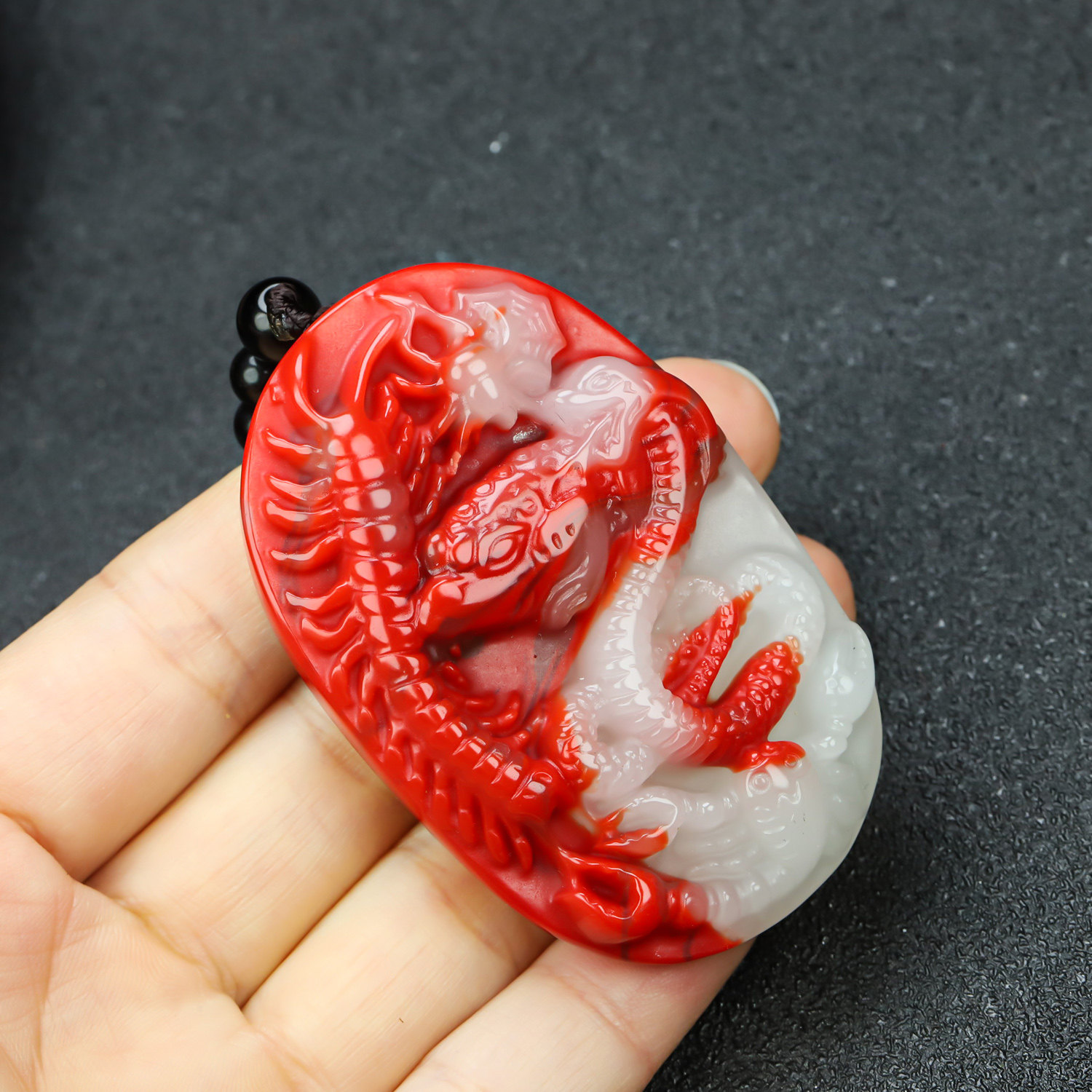 和田玉彩玉五毒手把件鸡血玉蜈蚣蜘蛛蟾蜍蝎子蛇百毒不侵把件挂件