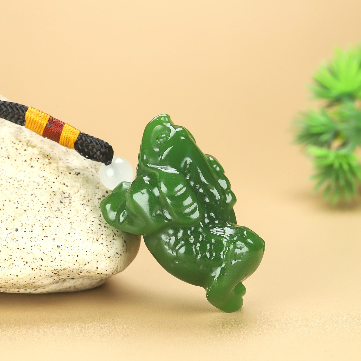 新疆和田玉碧玉招财金蟾手把件菠菜绿碧玉三足金蟾护身把件挂件