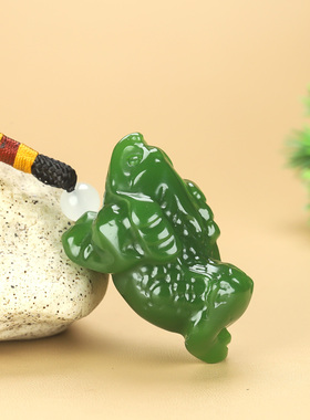 新疆和田玉碧玉招财金蟾手把件菠菜绿碧玉三足金蟾护身把件挂件