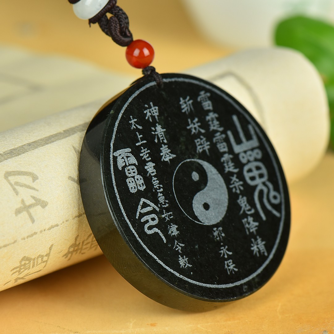 天然和田玉青玉太极八卦玉璧吊坠新疆玉山鬼花钱玉佩玉坠玉牌挂件