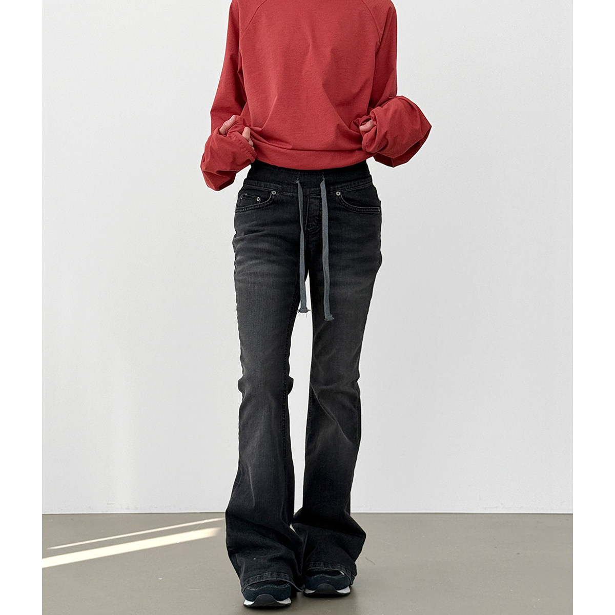 韩国代购26A/W hidden banding boot-cut jean 抽绳喇叭牛仔裤