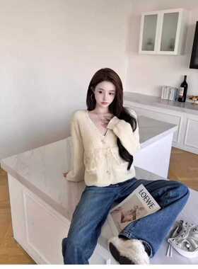 News新闻潮牌MasionWester女新品显瘦水洗深蓝千金风牛仔直筒裤