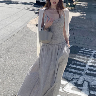 帕尔马旧街_法式女主角 V领打揽格子小众设计吊带长裙女休闲少女