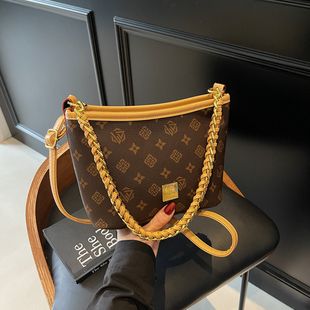 包包轻奢小众高级感夏天斜挎小包2025新款 老花编链水桶小包单肩包