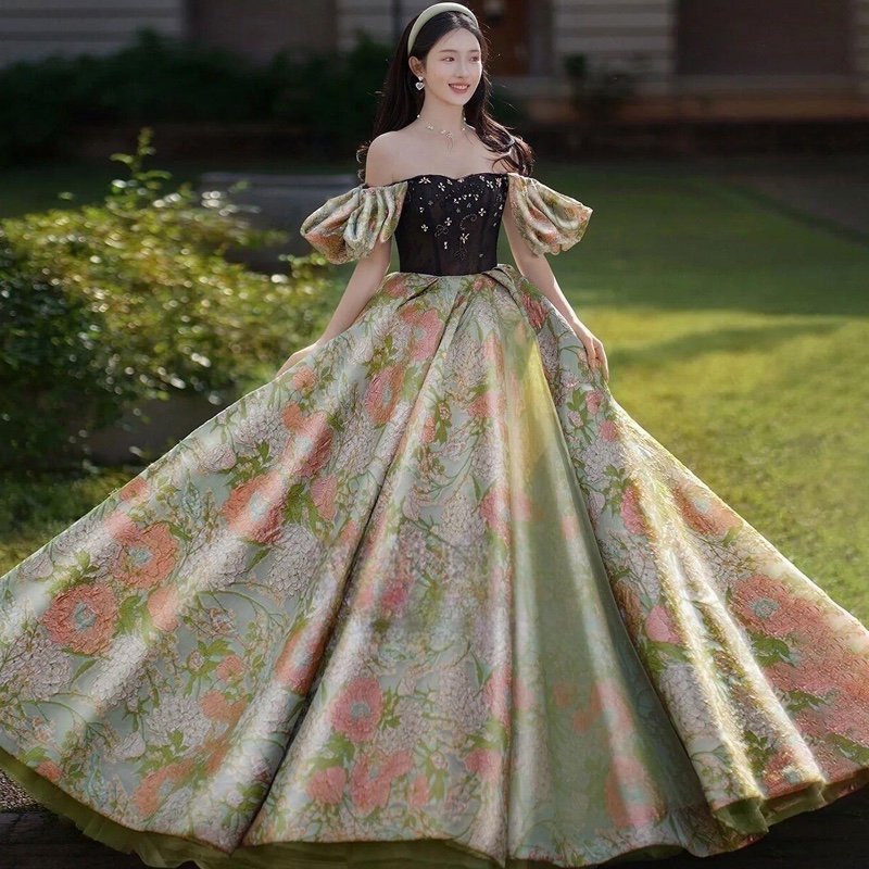 影楼拍照主题服装在逃公主森系复古情侣婚纱高级感泡泡袖提花礼服