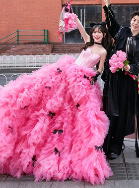 影楼街拍甜美粉色抹胸拖尾婚纱