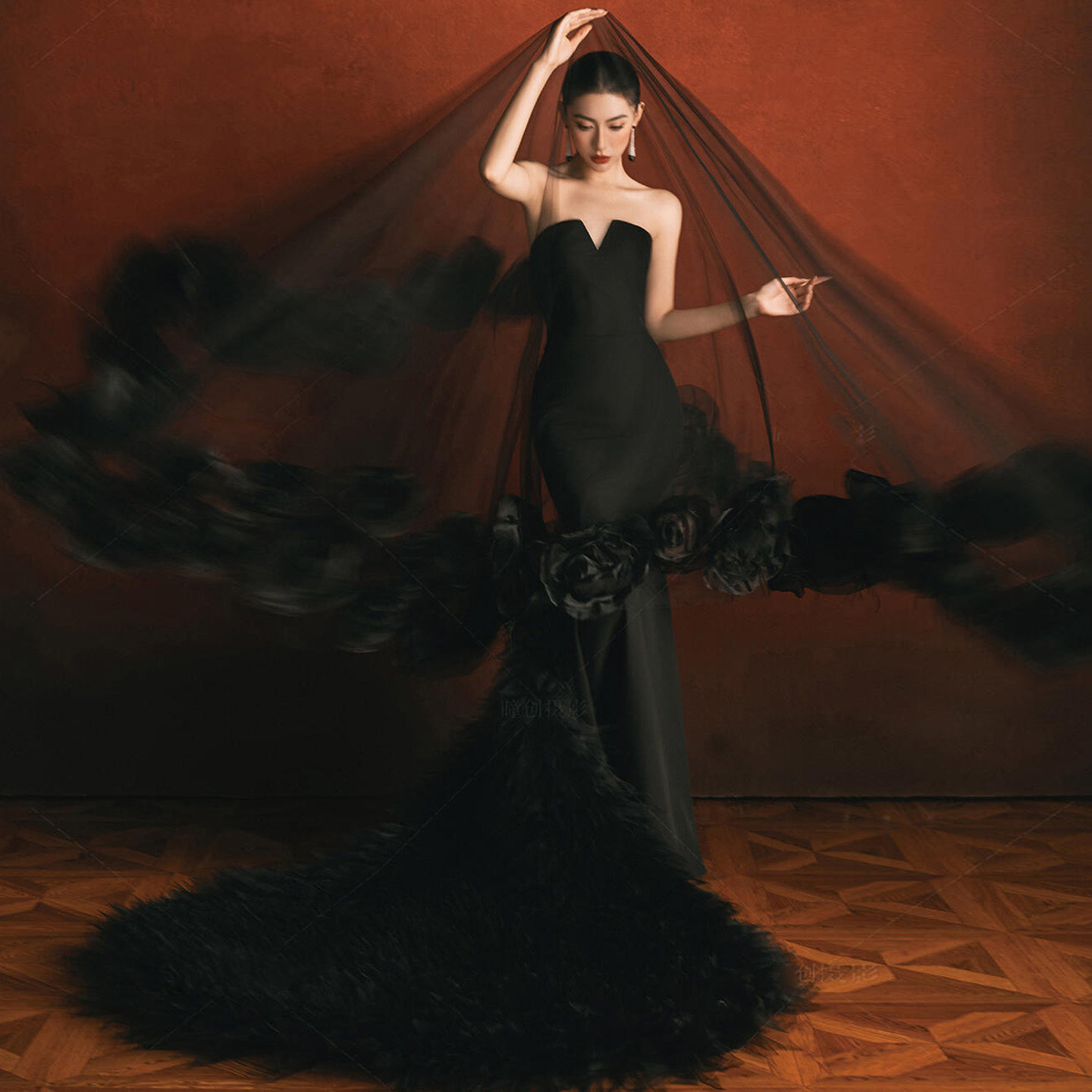 影楼主题服装情侣写真室内拍照摄影礼服法式宫廷抹胸黑色鱼尾婚纱