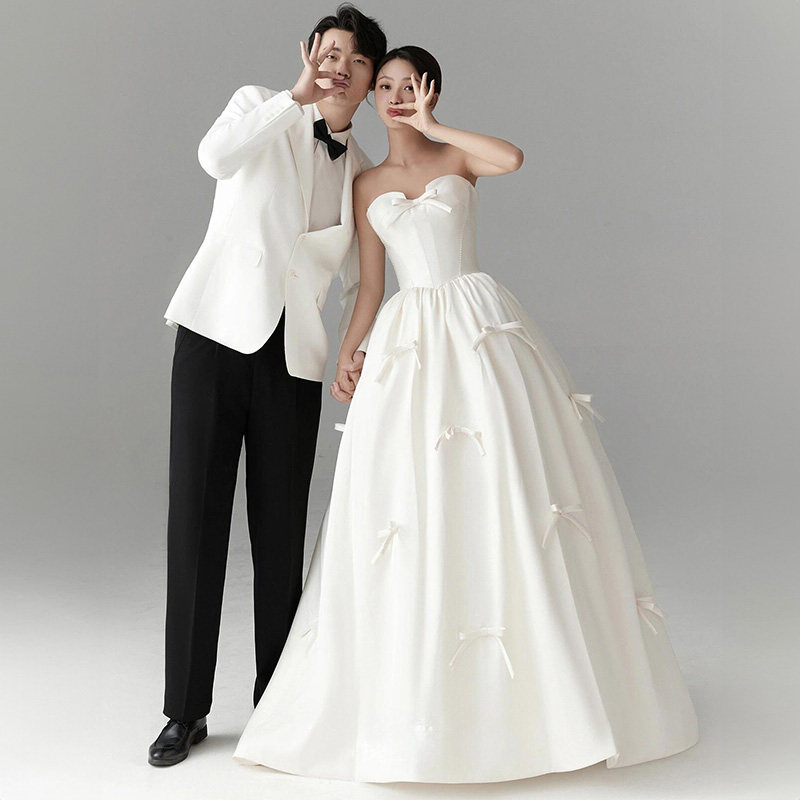 摄影缎面室内蝴蝶结情侣婚纱简约
