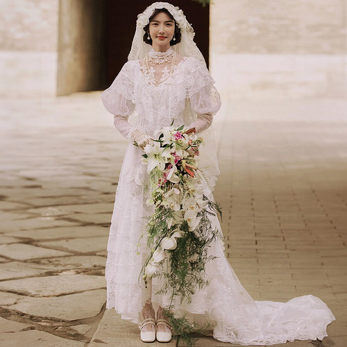 白色民国风情侣写真拍照婚纱复古