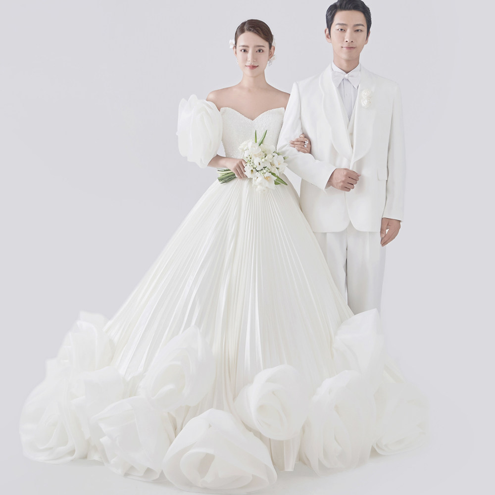 影楼主题拍照服装情侣旅拍写真礼服长拖尾花朵韩式大裙摆唯美婚纱