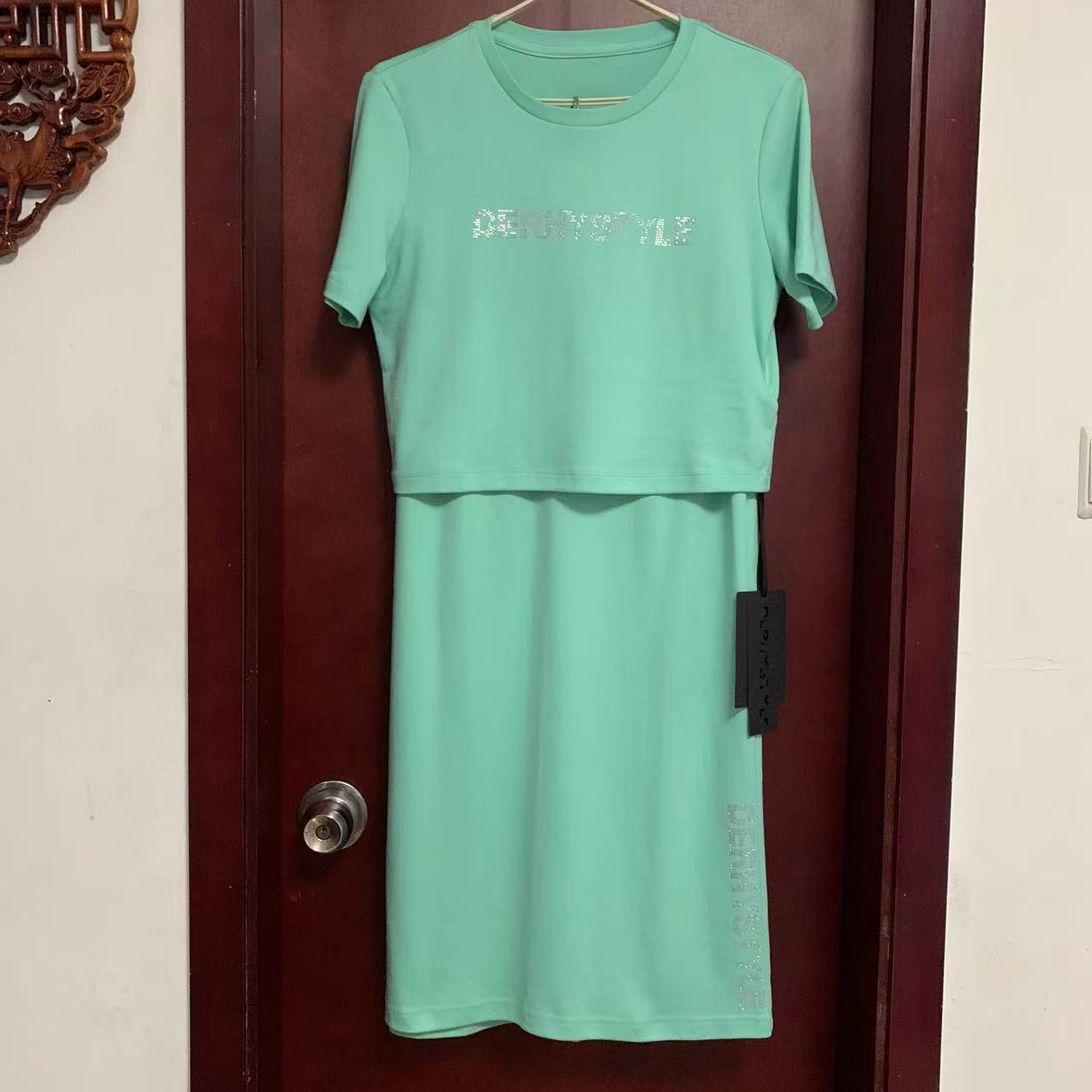 M码绿色圆领套头休闲运动套裙两件套品牌断码捡漏价不退不换慎拍