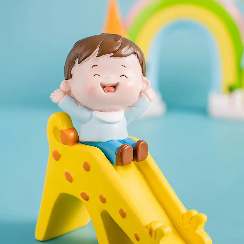 网红树脂男孩滑滑梯蛋糕装饰摆件儿童节男孩女孩生日烘焙装饰配件
