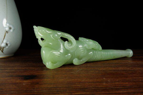 [玉之缘]天然玉石和田玉青白玉俄翠祥龙护身招财烟嘴包邮送证