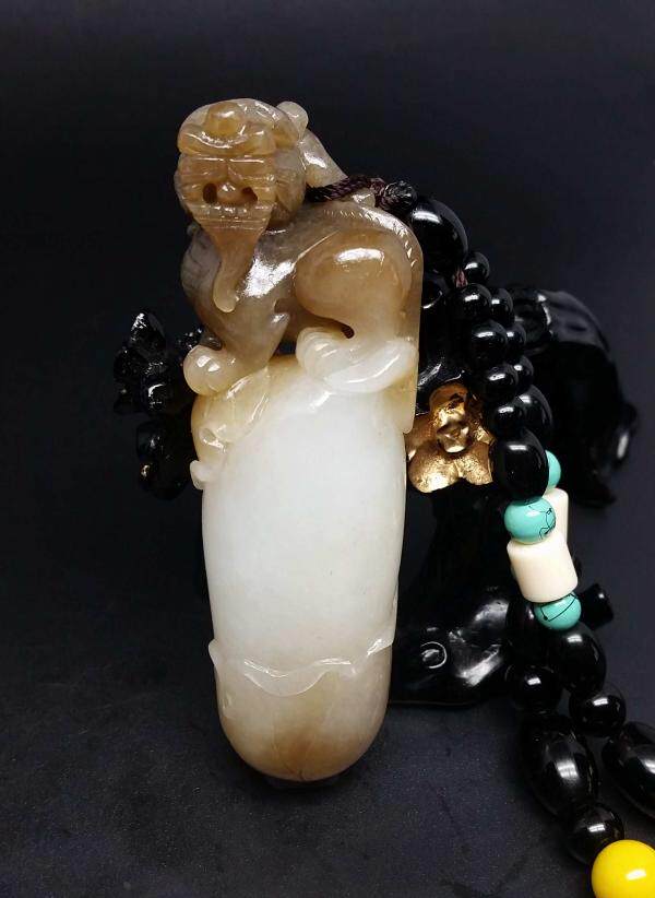 [玉之缘]新疆和田玉糖白玉山料俏色精雕貔貅把件珠宝吊坠玉石玉坠
