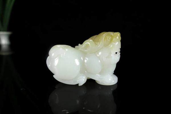 [玉之缘]天然玉石新疆和田玉老料糖青白玉精雕招财貔貅把件小摆件