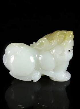 精雕招财貔貅把件新疆和田玉