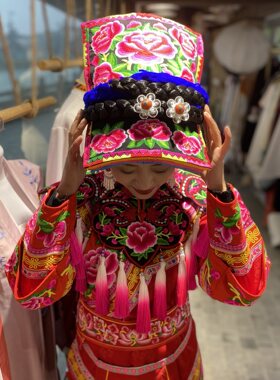 阿坝羌族头饰帽子发辫