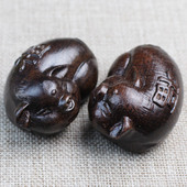 越南沉香木手把件汽车家居小摆件木质工艺品实木雕刻富贵猪