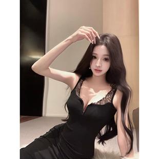 纯欲风黑色v领吊带连衣裙女冬季 收腰包臀裙子 蕾丝拼接修身 中长款