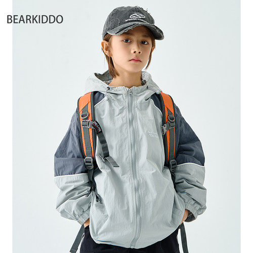 BearKiddo男童2026秋装新款冲锋衣连帽拼色外套儿童宽松拉链衫潮