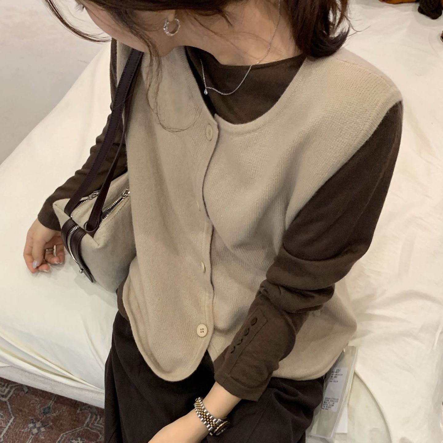 温柔韩系圆领针织马甲女米色开衫