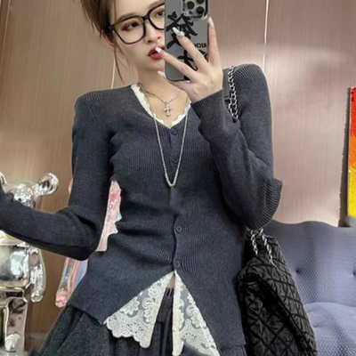 长袖蕾丝拼接针织打底衫女秋开衫灰色内搭高级感修身v领露脐上衣