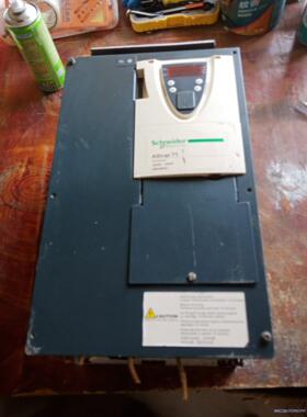 施耐德71系列变频器ATV71HD22N4Z，22KW，二手议价商品