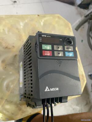 台达1.5KW变频器VFD015E43T，外观较新，功能正常议价商品