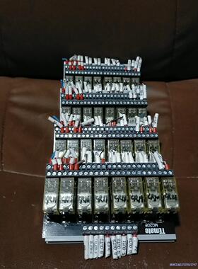 和泉继电器RJ25-c-D24，成色充新，带底座板，每排8个议价商品