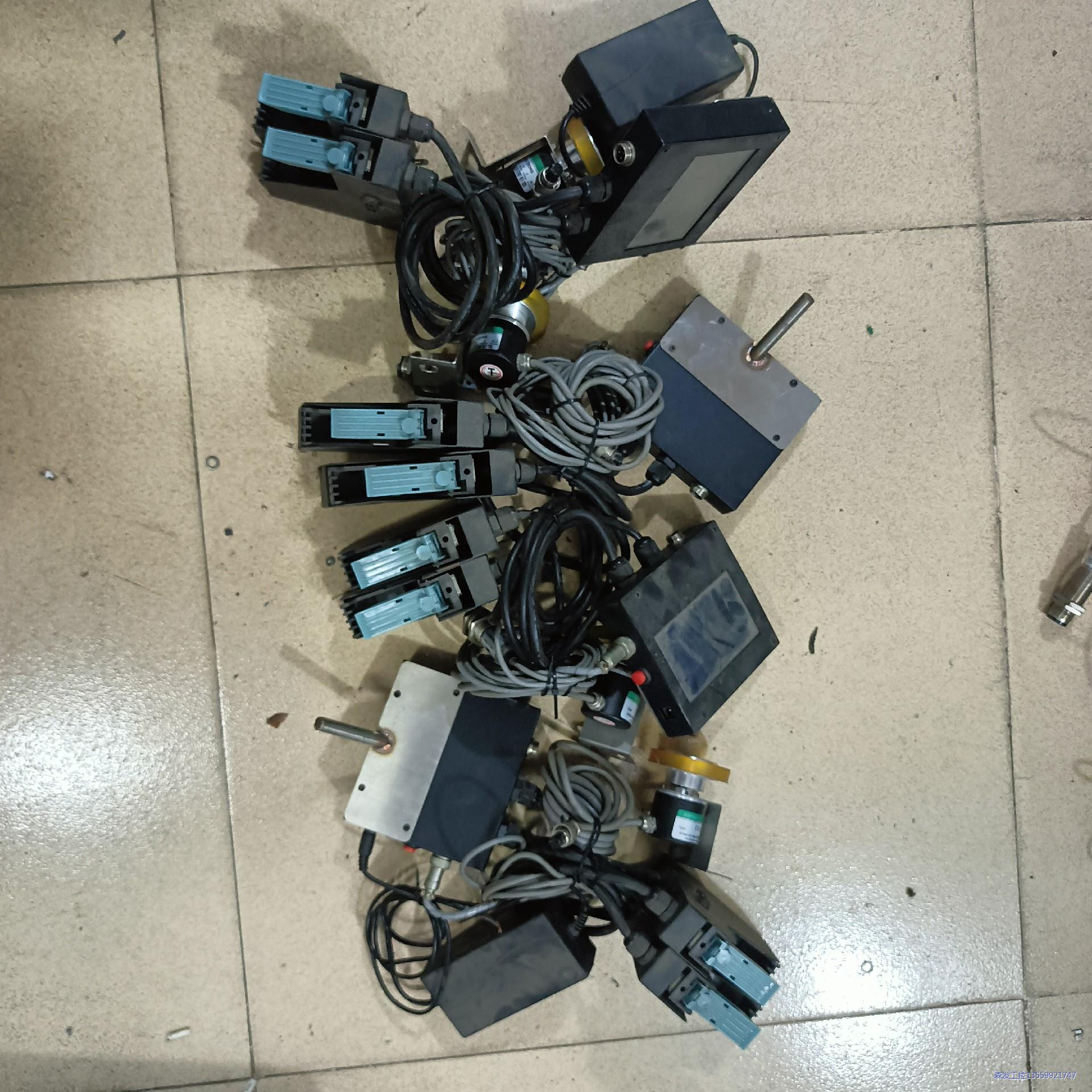 喷码机,成色好,功能正常,没有默盒(要买回去自己配)议价商品