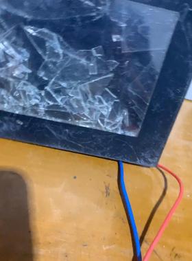 三菱触摸屏GT1055-QSBD-C的有一台，如图，配件出，议价商品