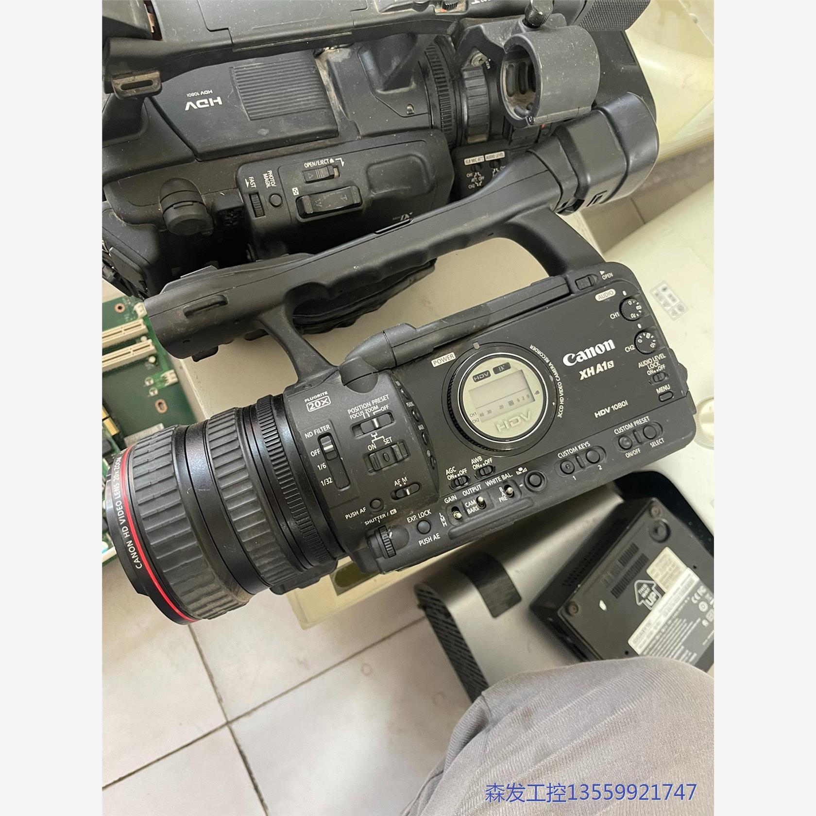 议价商品成色极新的佳能数码摄像机XHA1s。 0513