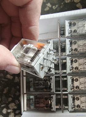 全新施耐德插拔式继电器，型号RXM2CB2P7,共7盒，标价议价商品