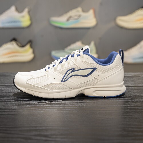 李宁男子跑鞋减震回弹