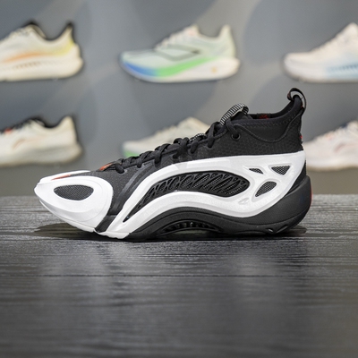 李宁男子减震回弹中帮篮球鞋