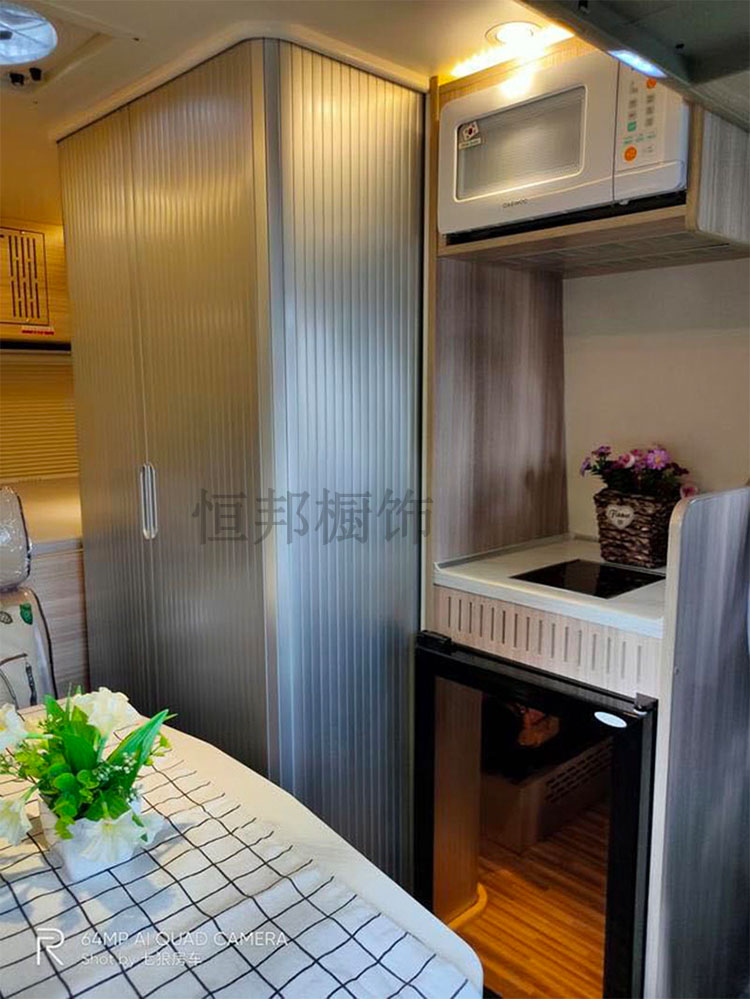 房车卷帘门卫生间推拉折叠门