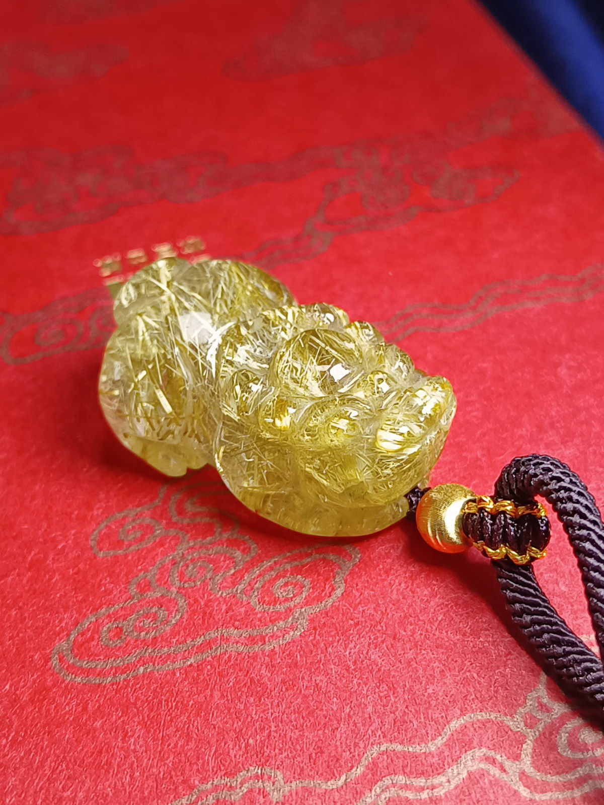 天然满金发晶小貔貅吊坠 女士水晶项坠 挂件 项链 毛衣链