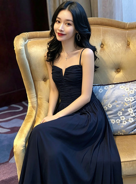 法式高级感藏蓝色海边度假连衣裙女夏季拍照出片收腰露背吊带长裙