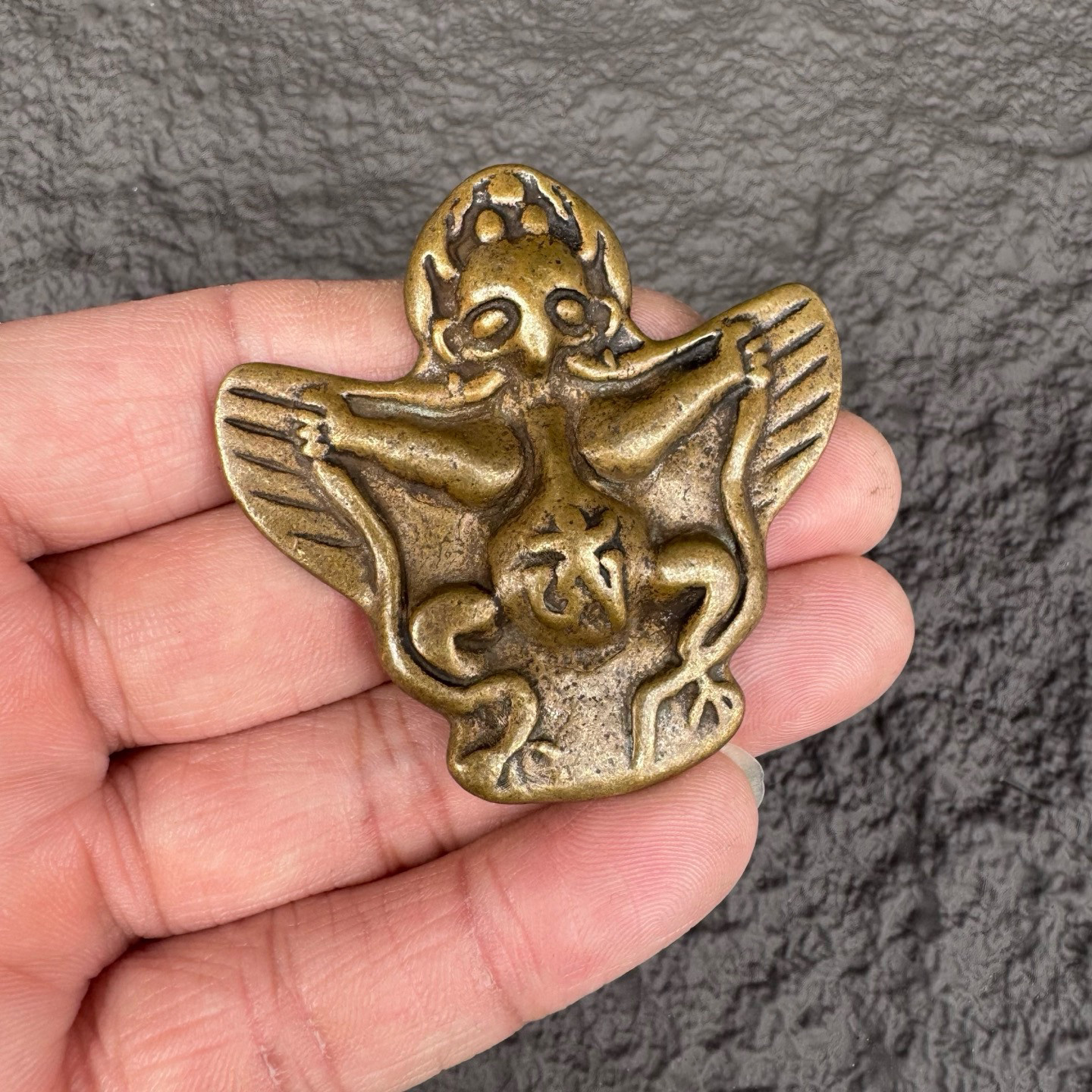 仿古黄铜托甲大鹏鸟吊坠随身护法项坠大鹏金翅鸟托甲挂坠图片