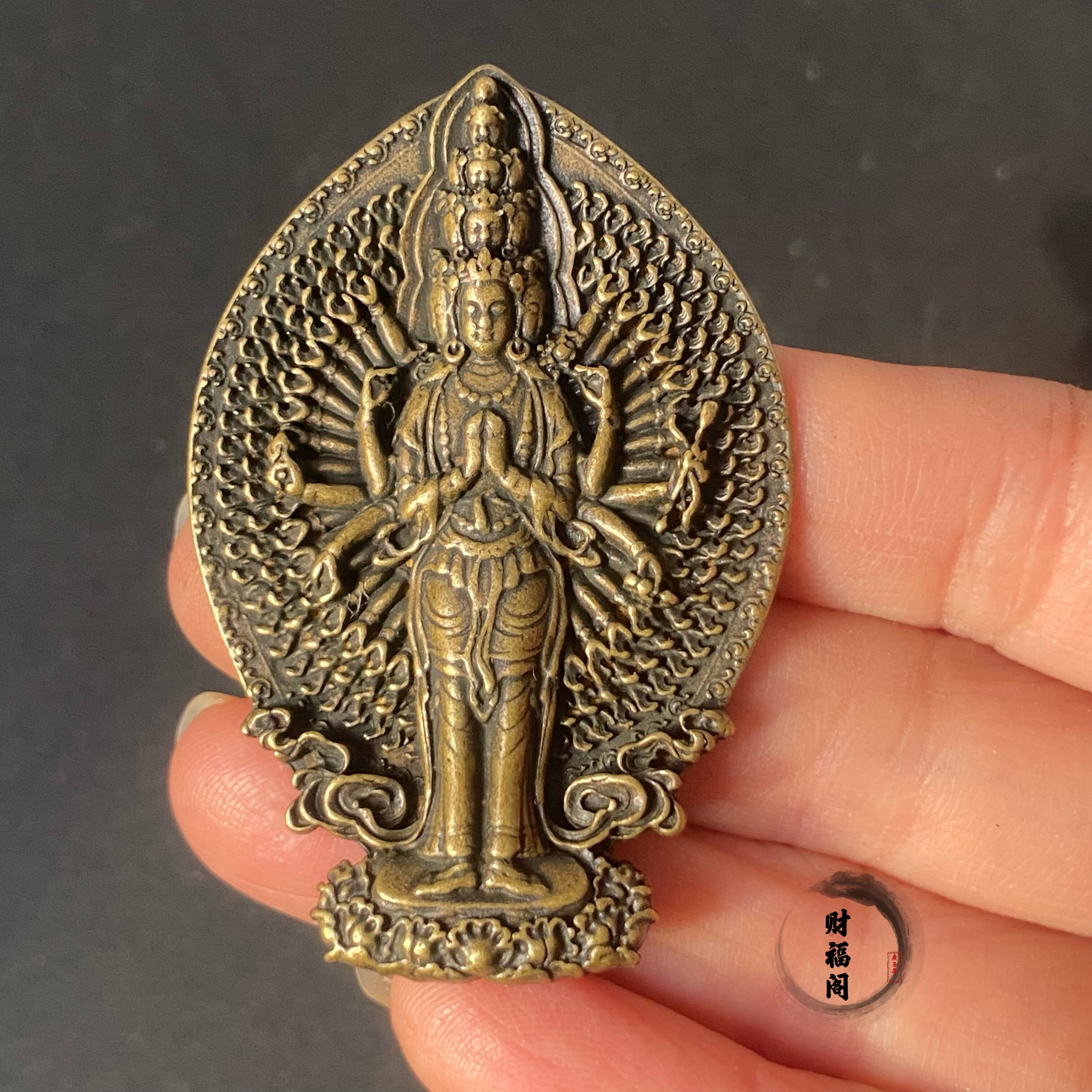 仿古古玩杂项收藏尼泊尔黄铜千手观音挂件吊坠侧挂文玩挂件