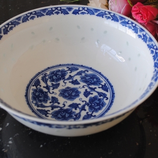 景德镇陶瓷镂空雕刻米粒碗釉下彩青花玲珑瓷汤碗盘子老式手工蓝边