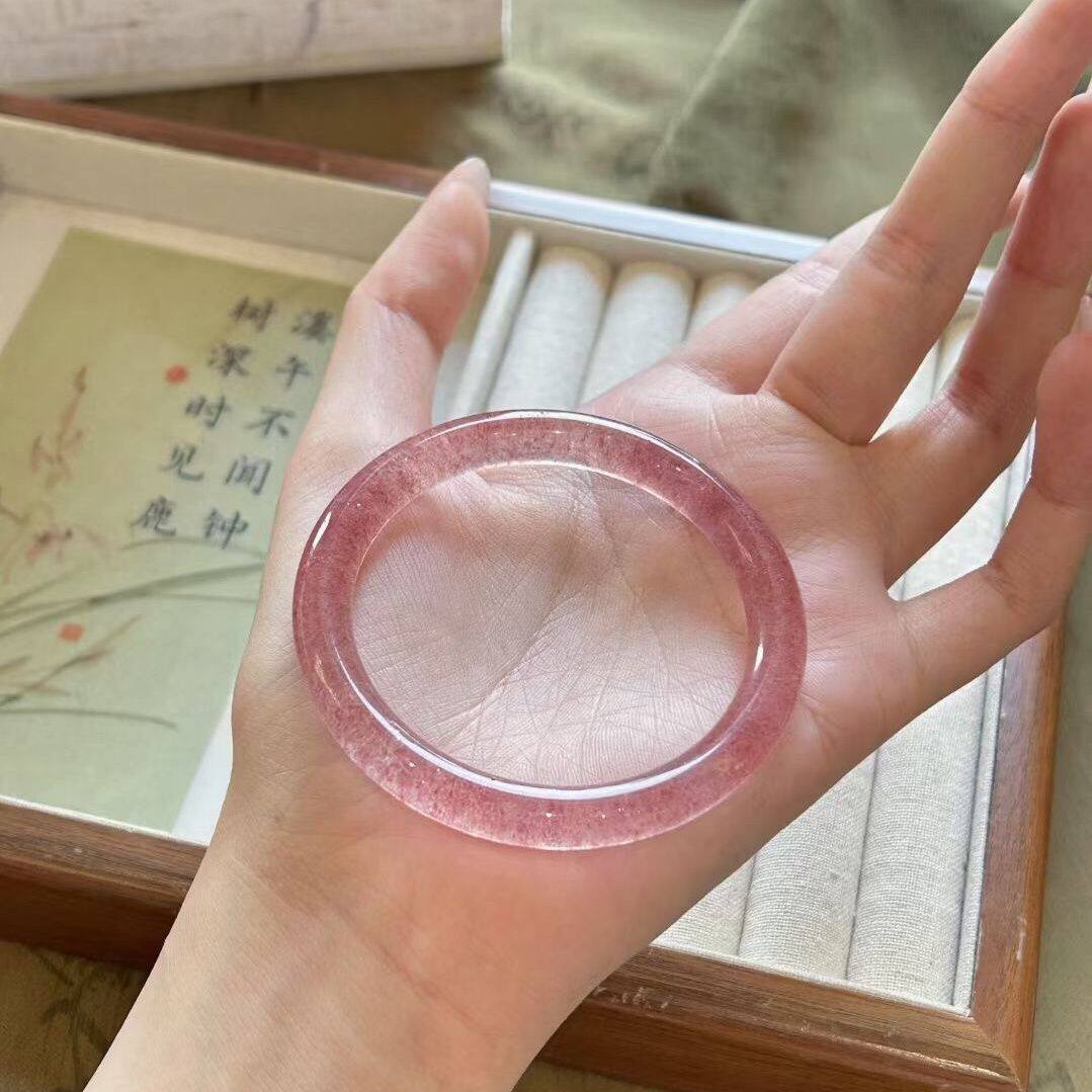 天然红草莓晶手镯圆条水晶女镯子