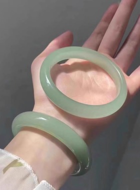 天然东陵玉晴水手镯女浅绿玉手镯