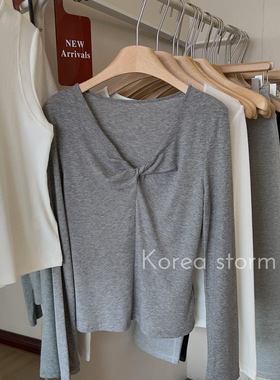 韩国单ONE 2026春夏新款时尚百搭V领扭结长袖T恤女轻薄显瘦上衣