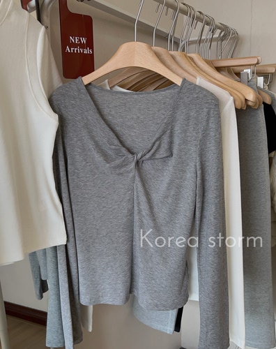 韩国单ONE 2026春夏新款时尚百搭V领扭结长袖T恤女轻薄显瘦上衣